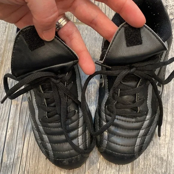 Boys Champion Cleats - Picture 7 of 7